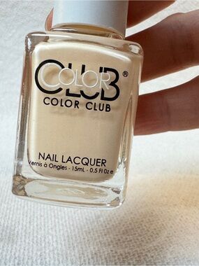 Color Club Nail Lacquer - AN33 Disco’s not Dead - soft beige apricot new